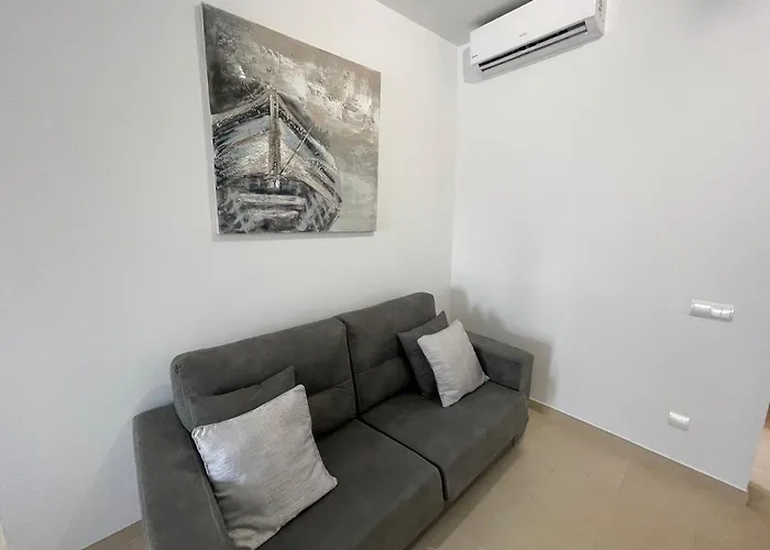 Royal By Croma إِستيبونا